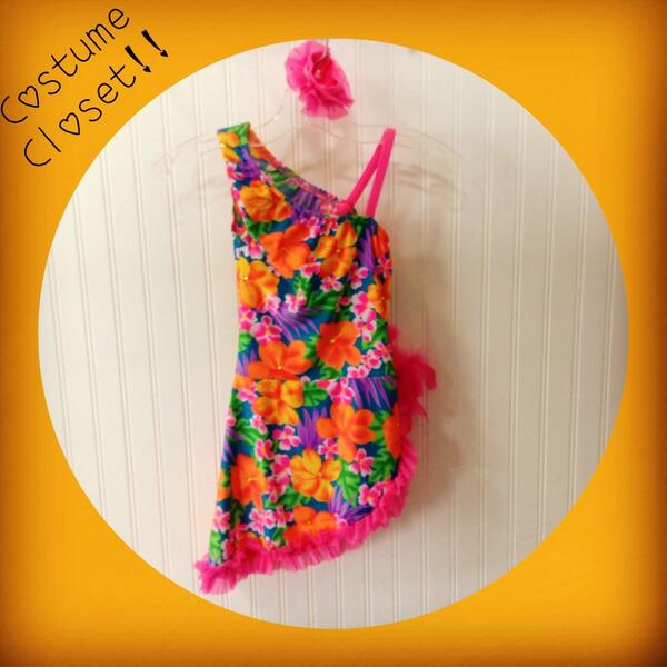PerformanceCout's tweet image. Here is a youth sized dress from our #CostumeCloset. Please call or come in if you're interested in buying it! :)