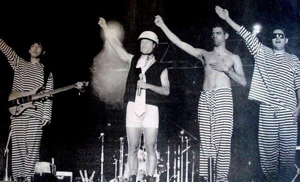 imagensHis's tweet photo. Último show da banda Mamonas Assassinas. O show foi realizado em Brasília, no dia 2 de março de 1996. http://t.co/XMMrt4V7wH