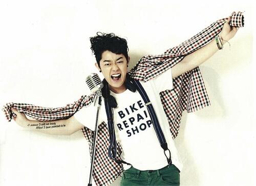 BuskerBJ_LPK's tweet photo. @kht9001 Happy Birthday Hyuntea Bass of Busker Busker :D http://t.co/E3nbGU8HSJ