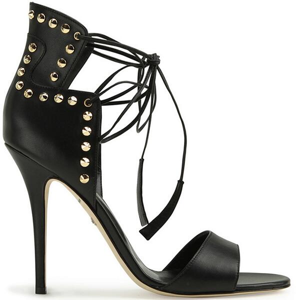 Heelsbook tweet picture
