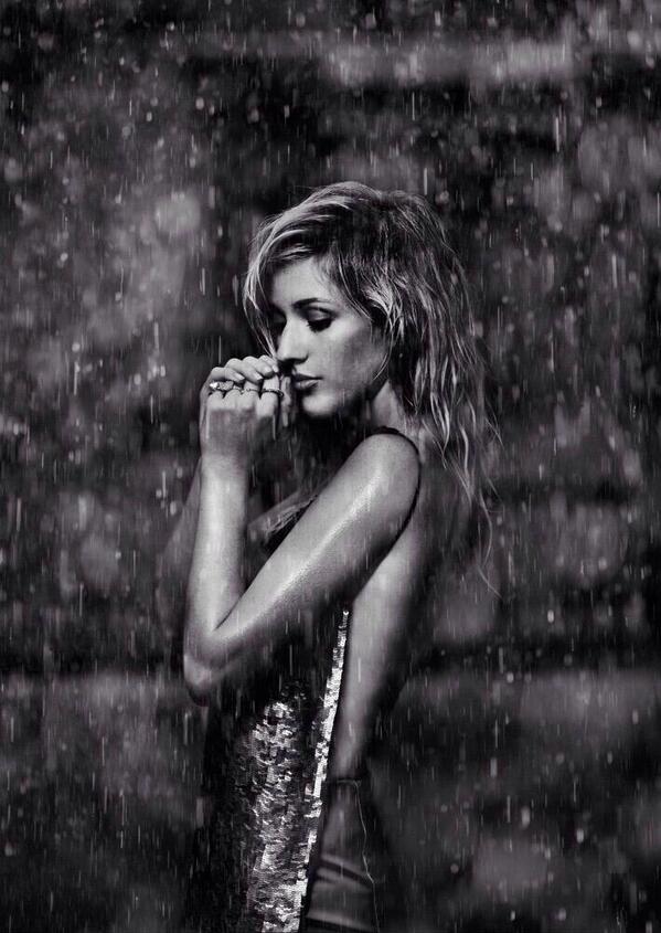 Vagellie's tweet photo. Very wet photo shoot 😉 http://t.co/IQDffPFAPJ