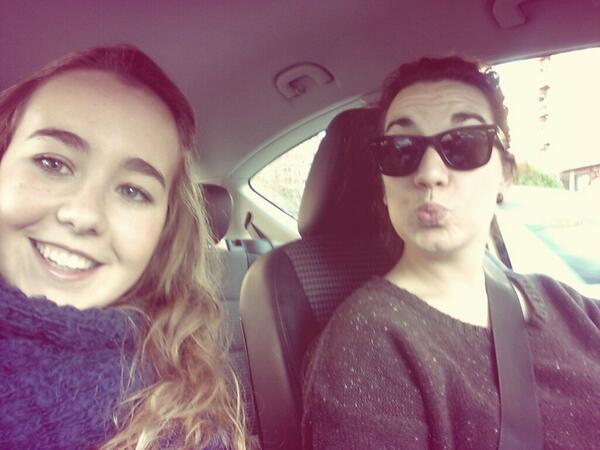 ElenaMorcuende's tweet photo. Vuelta a Candeleda después de una mañana de compras con @Maribel1233 http://t.co/6DN4RJtcZo