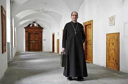 schischeglia's tweet image. @sms2sms @BundnerTagblatt @beinvegni Apropos #stabilitas: Ich mag das Föteli mit dem Köfferli #progressu