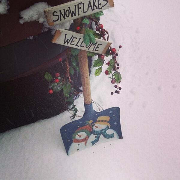 CTVVancouver's tweet photo. CTV News at 6 anchor @Mike_Killeen's Vancouver snow shovel. #ctvbc http://t.co/qxbH0QY6dM