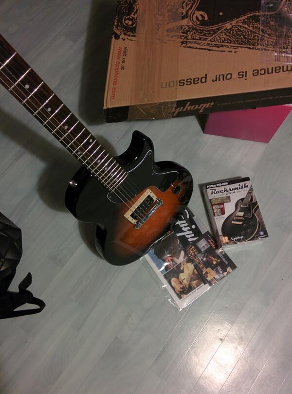 harrylafranc's tweet photo. Comment @UbisoftFR me dit joyeux Noël. Putain mais. Juste merci. http://t.co/s94ywy5HIK