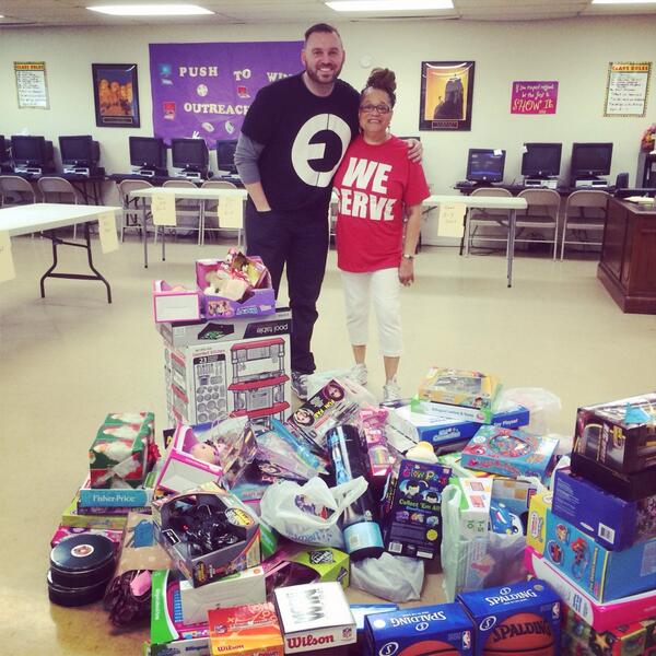 txdreamcenter's tweet photo. The @txdreamcenter was able 2 bless Mrs Jean &amp; her after school program in Sunnyside with 100 Toys. Thnk U4 giving! http://t.co/D8iqMwUn7a