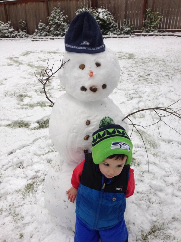 iworkinprogress's tweet image. Snowmen are ready to join the 12th! Go hawks! @DangeRussWilson @PeteCarroll @Seahawks