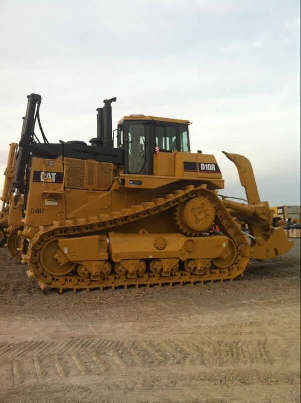 ThompsonCat's tweet photo. Feeling a little powerful. #CAT #Caterpillar #ThompsonMachinery Can you spot #elfontheshelf? http://t.co/e9cp1gtN8w
