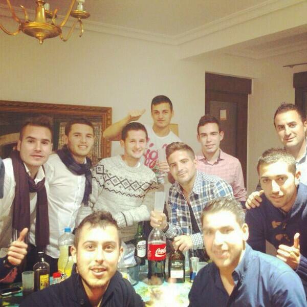 el_rudo9's tweet photo. Buena gente @alvarito_trompe @JoseLuisNevdGar @AlexMate_ @moropinilla @maikelgan @rgcroberto9 @juangodevi @pepebalin http://t.co/sTfA7Yyr8W