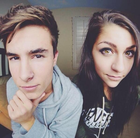 RaiinFall's tweet image. “@falseflawd: @RaiinFall :) http://t.co/tc3uDKU5Bs” Unicorn parents.