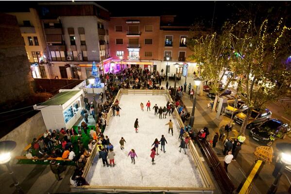 Alcobendas_ayto's tweet photo. Que bonita es #Alcobendas #Navidad http://t.co/4bYH3R6Izu