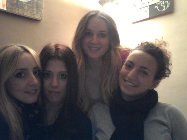 noeliagc10's tweet photo. Vamos q ya estamos ahumaaaaaass!! Jajaj @Sandry211 @Jessicayeyes @vanesita311 http://t.co/a4J2wEE4Cw
