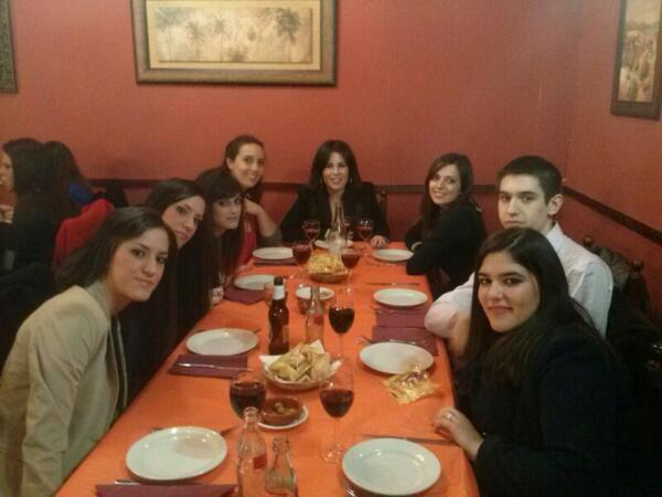 veromorenolo's tweet photo. @macarena1507 @mary_land13 @AmandiitaMb @Noeliagr_92 @marta_porrito rodeada de la mejor compaiña http://t.co/cPHDH1Jg2t