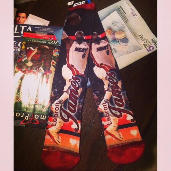 ashleyyjaade's tweet image. I try to be a cool wife and buy Joey awesome @KingJames socks #pointsforme