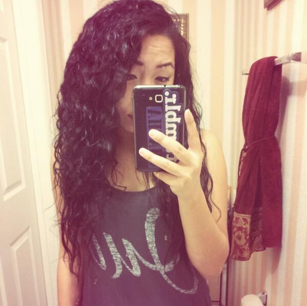 chvlse's tweet image. someone pls tell me why i&apos;m not half hispanic or something #curlgame