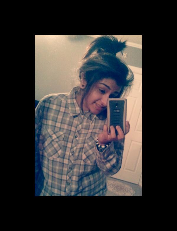 BrandyMerp's tweet photo. You're leaving me just when I thought you we're mine~ #piercetheveil #onehundredsleeplessnights http://t.co/s3QboRp6Hg