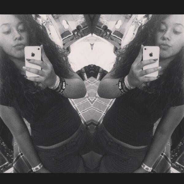 alesinterlude's tweet photo. Night pics <3 #selfobsession http://t.co/5NwH5kareG