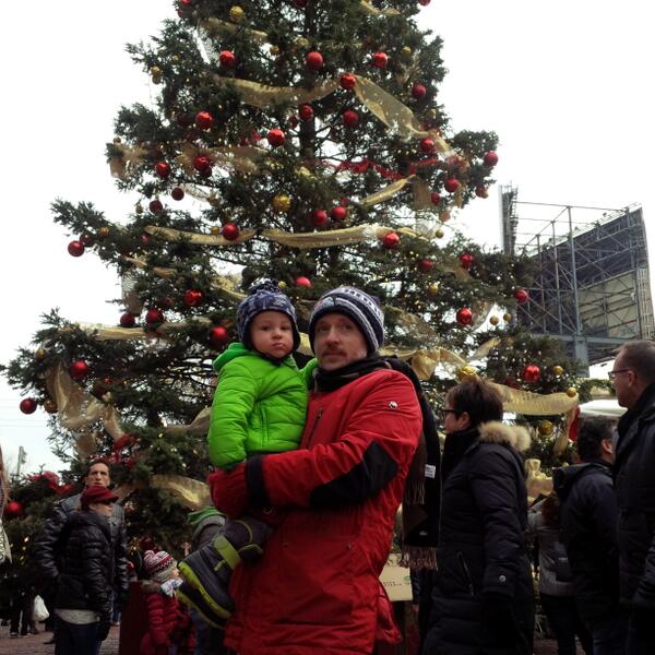 Jesse_Carere's tweet image. reason #1why you should check you the Lowe's Toronto Christmas Market at the Distillery District #bigxmastree !