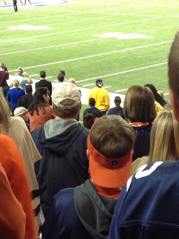 doubleshotent's tweet photo. Great game yesterday!!! And saw @Nelly_Mo in the sidelines mmm mmm mmmmmmmm http://t.co/m4Ve3dIhSt