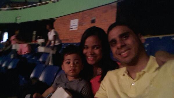 EstevezH's tweet image. Con el Ian #ElTsunami y la @arqaura en el show de #Dora... #ParentDuties