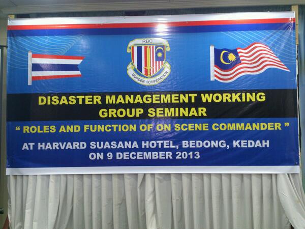 mmms138's tweet photo. Menghadiri Seminar Bencana Sempadan M'sia - Thailand @Moqta70 @JpamKedah http://t.co/hwRaMlUEGc