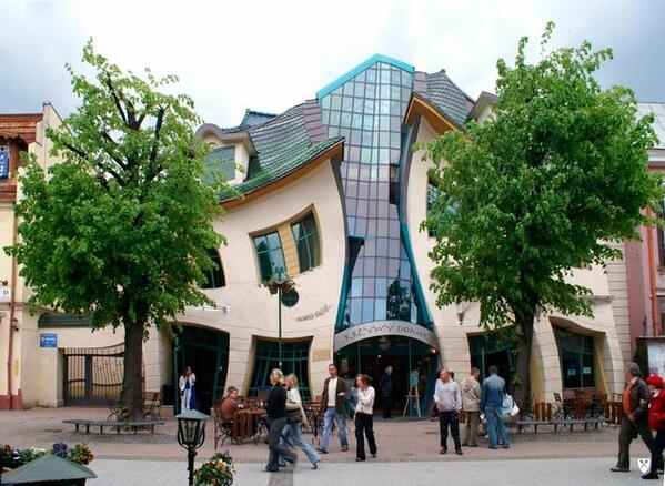 WorldPicture_MF's tweet photo. Krywy Domek (Sopot - Polonia) http://t.co/D95uvV79c2