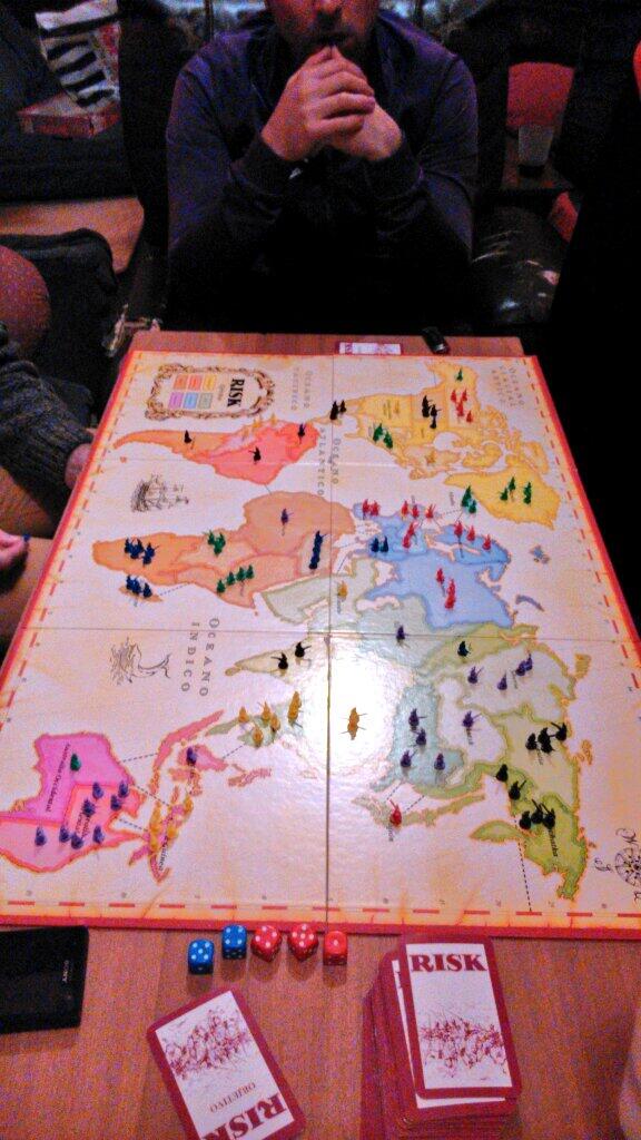 Mentefria_91's tweet photo. Buena partida de Risk!!! @9_rodry @alonso_asier @wally_sm @manryke12 http://t.co/F4eWuNe64H