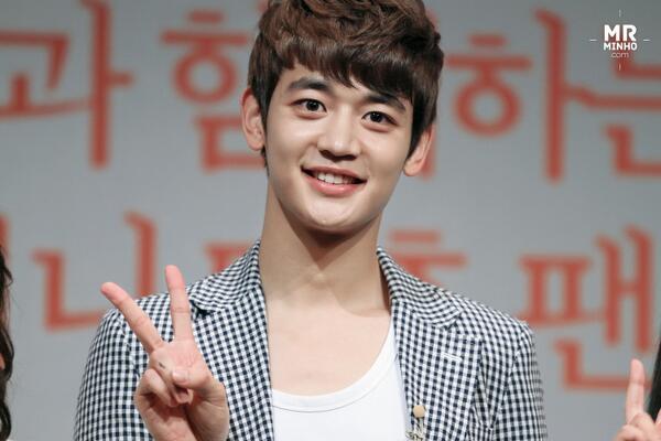 Minkey_Bot's tweet photo. 사진 ) 민호의 23번째 생일......♥진심으로 축하해요~ http://t.co/DFrwVAVLhx