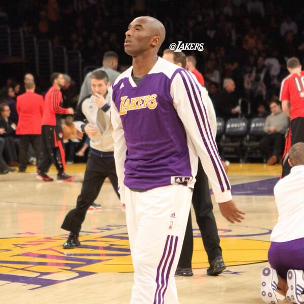 Lakers's tweet photo. Moments away. #GoLakers http://t.co/qe5Ikpwpak