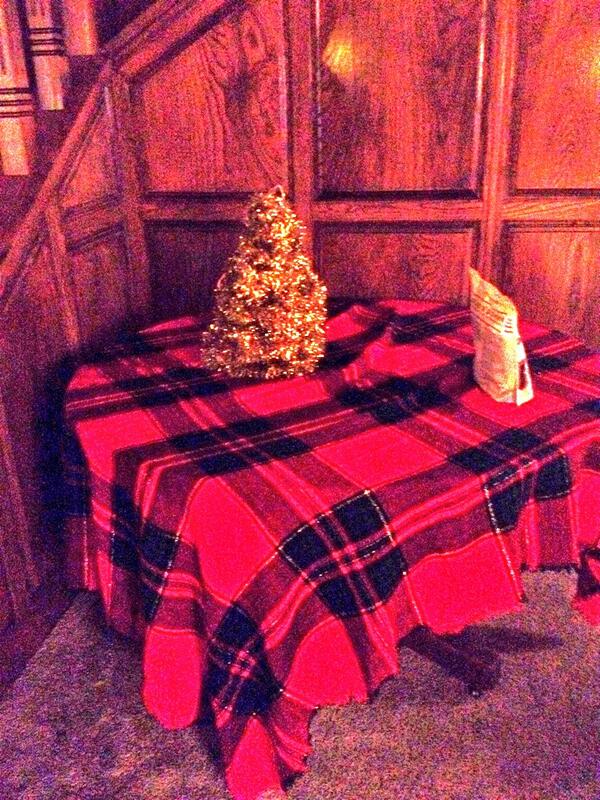maddie_swaggie's tweet image. My aunts Christmas tree 😂 #festivetable