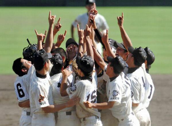 第86回 甲子園 夏 駒大苫小牧高校 優勝 記念 ボール 打ち上がったー！ショート佐々木が夏空を見上げる！ボールを捕るー
