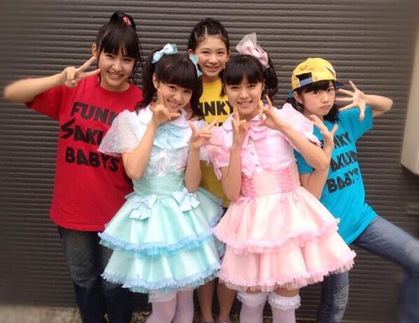 sakura_shokuin's tweet photo. 3年前は曲も少なく、それすらやり切るのが精一杯だったさくら学院が、自分たちでやりたい事を決めてかつ楽しんでもらえるにはどうしたらいいか考える事に挑戦出来ました。昨日は皆さんのたくさんの愛情で育てていただいた成果のライブでした‼ http://t.co/hjbdCu2lWe