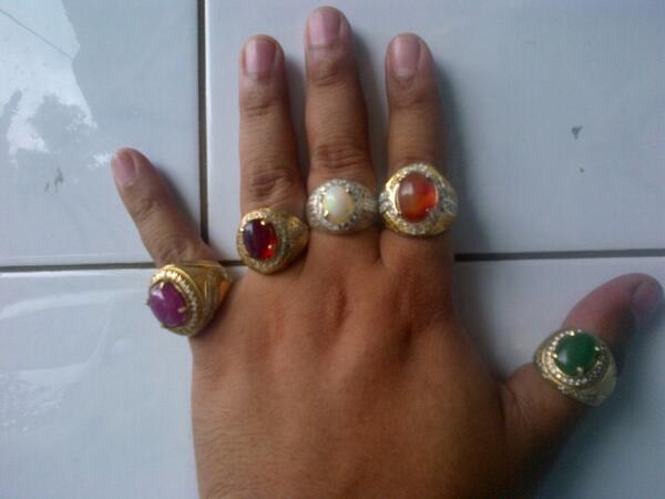 25galih's tweet photo. Wani piro http://t.co/9P4jiQwZaJ