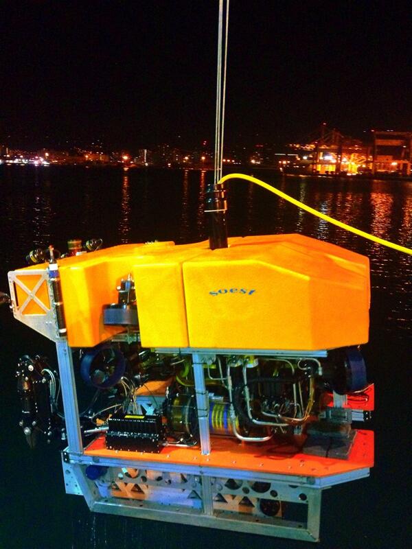 davehashi's tweet photo. A successful first dunk test for @LuukaiROV #droprobotsnotbombs #soest #universityofhawaii #otg #doermarine #UHmanoa http://t.co/gpXI3tIzuF