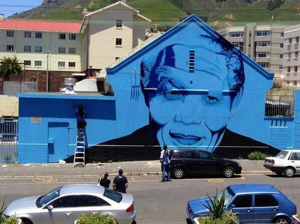 kerdowneyafrica's tweet photo. Amazing Nelson Mandela mural painted on a wall on Canterbury Street, Cape Town. #NelsonMandela #patriotism #capetown http://t.co/TbdXFbU2Er