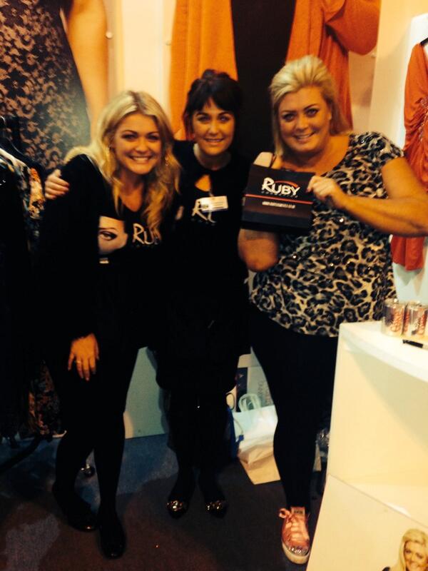 Rubycosmetics's tweet image. Busy day for the ruby girls! #toomanycelebs #toolittletime thanks @missgemcollins ☺️💋