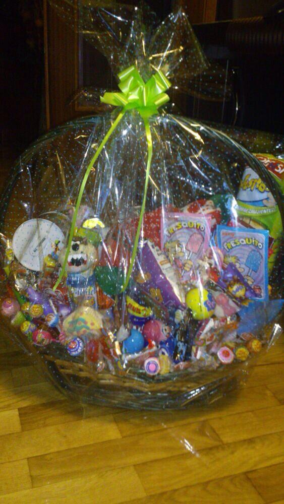 Sorteamos una cesta con la lotería de navidad! Hay juguetes, bolsas, chocolates, chicles, pipas etc.