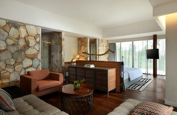 TStone Suite - Experience totally hip contemporary living when staying in our massive 90sqm suite.