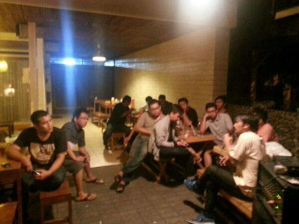 teng2crit's tweet photo. Sekarang, Mas @zenrs lagi share tentang sepakbola di #ttc http://t.co/X9LUhJg6Ki