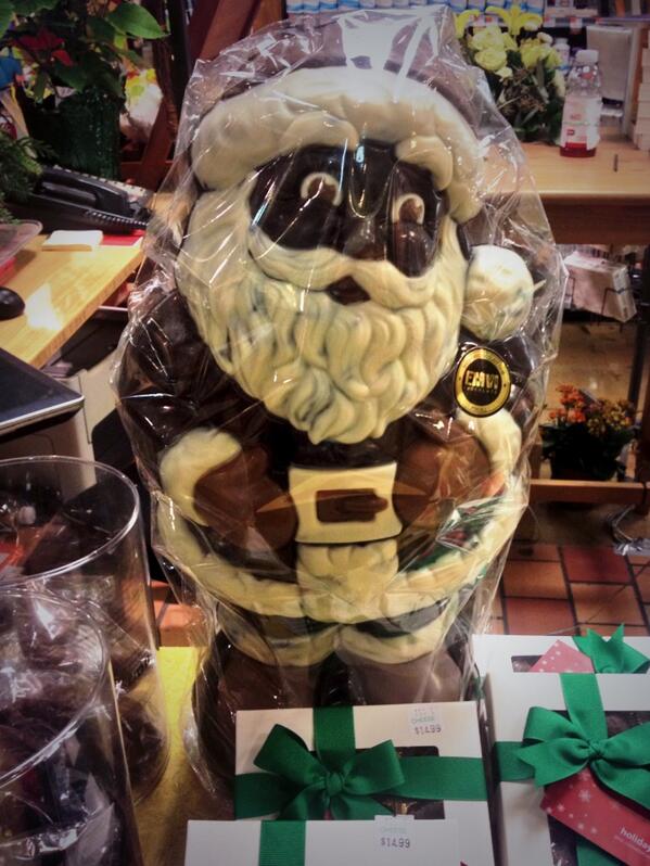 amellarrieux's tweet photo. FINALLY: Black Santa!(or chocolate.) #blackisbeautiful http://t.co/Vz4JmBAGaK