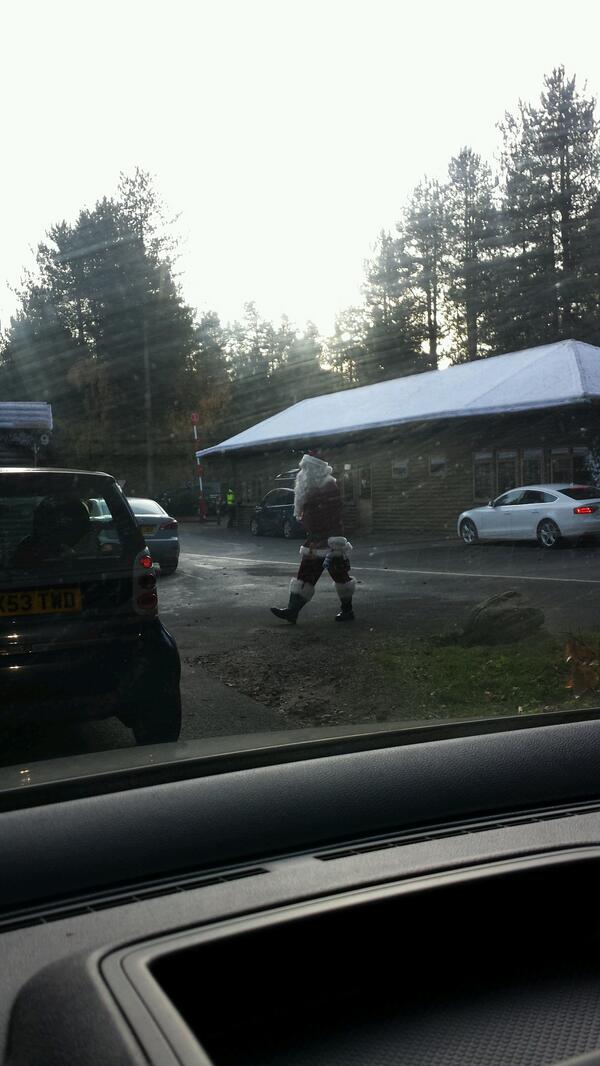 MissCoco_89's tweet photo. Santa Greeting Us At @CP_UK_Sherwood :) http://t.co/t9Kbrp3Owk