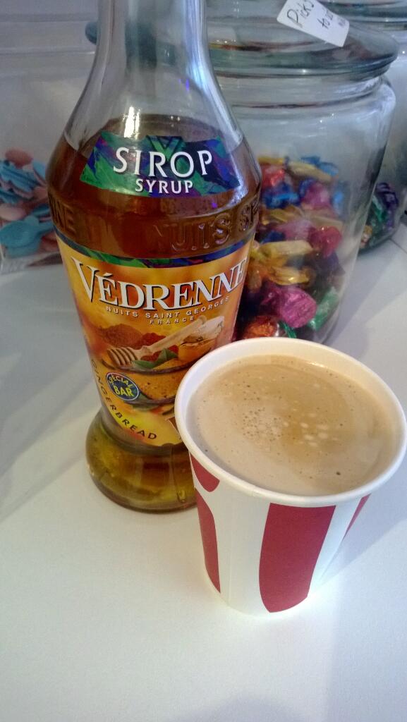 Scoopy_Doos's tweet photo. Gingerbread latte! #itschristmas http://t.co/XzY8YEB0gQ
