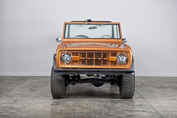 ClassicBronco's tweet photo. Photo shoot w/ Broncos today and listening to @jakeowen @LukeBryanOnline http://t.co/2wfEHJZBJW