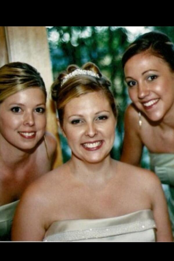 mjgal's tweet photo. Me and my bridesmaids 8 years ago today @zusher @sarah_usher http://t.co/U3VVqgvH6R