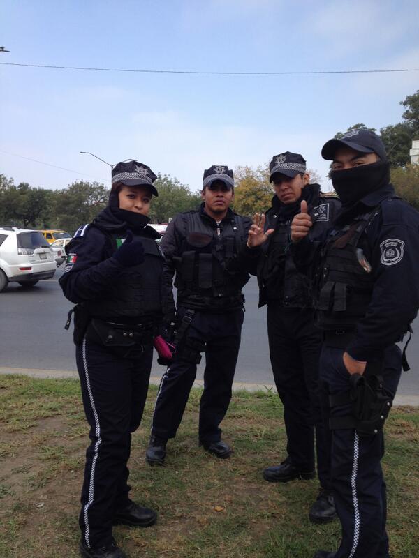pill_pastilla's tweet photo. Los policías de Monterrey si trabajaron cuidando en todo momento @marellanesc ¡!!! http://t.co/XqtO47eoXh