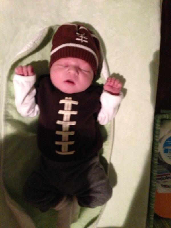 GaryGreenstein's tweet photo. A Father's Dream...hanging with his boy for their first football Sunday together! http://t.co/C2xtz6Eg55
