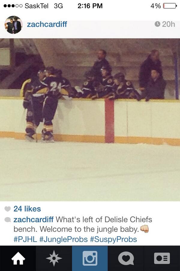 BrytonBeattie4's tweet photo. @PJHL_Problems what's left after the line brawl yesterday. #onlyinthejungle #fortvsdelisle http://t.co/zMz2E6dYQL