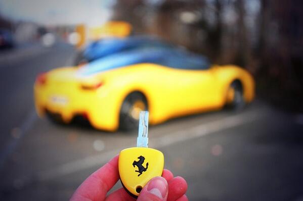 RichPeoplePix's tweet photo. RT if you would take it for a spin 😍 http://t.co/x8OFTJCUiF