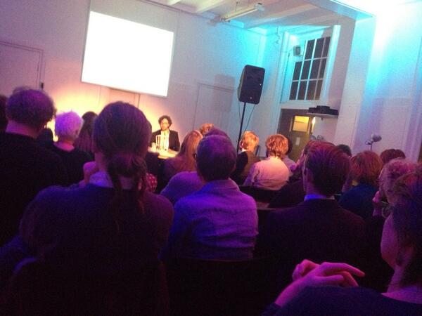 Bartels_Jan's tweet photo. @theaterdeveste Seminar #3 geen plek meer vrij, wat een belangstelling! @deZusterDelft http://t.co/8PNnstS5gv