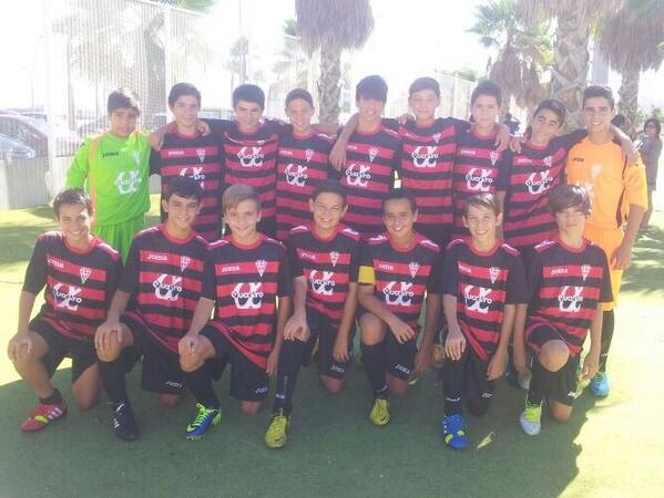 Berni_011's tweet photo. Que ganas de estar con ellos , jugar al fútbol y olvidarte de todo! #vamosolimpico @cdolimpico http://t.co/11L981zGXx